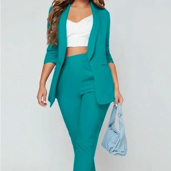 Gorgeous Pant Suit - Picture 4 of 6